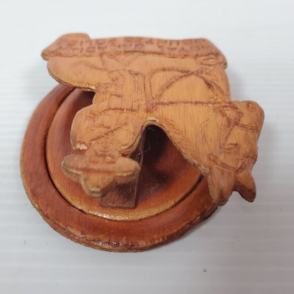 Vintage RCMP Wooden Clip Magnet – Hand Carved Royal Canadian Mounted Police Souv - Picture 7 of 15